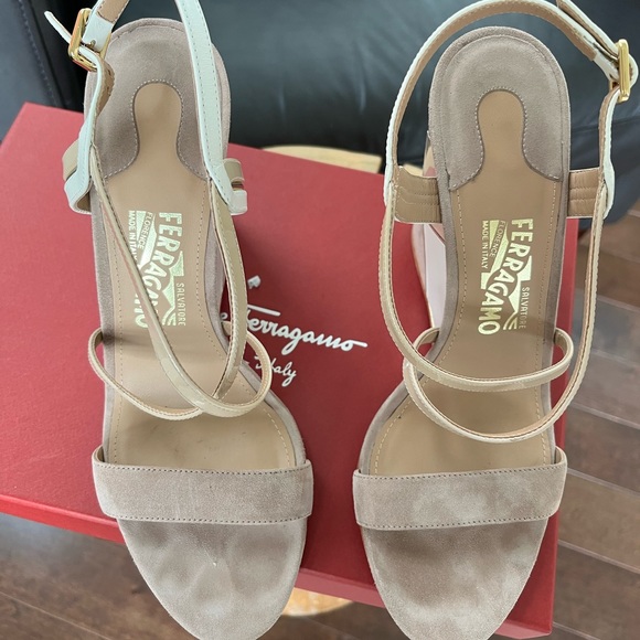 FERRAGAMO wedges worn for 45 min. - Picture 5 of 9